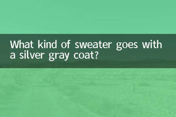 सिल्वर ग्रे कोट के साथ किस प्रकार का स्वेटर मेल खाता है?