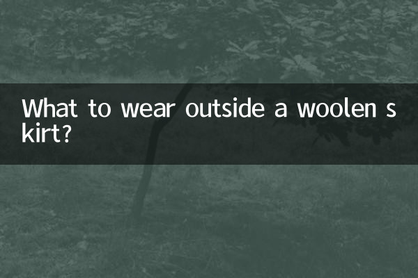 What to wear outside a woolen skirt?
