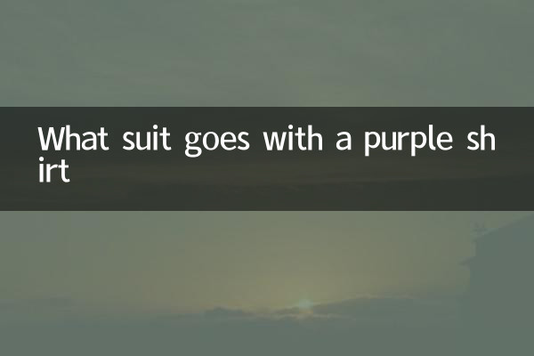 Quel costume va avec une chemise violette