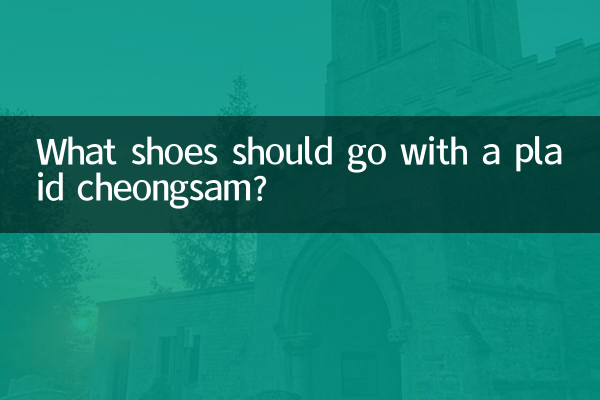 Quelles chaussures devraient aller avec un cheongsam à carreaux ?