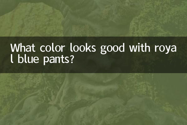 Que cor fica bem com calça azul royal?