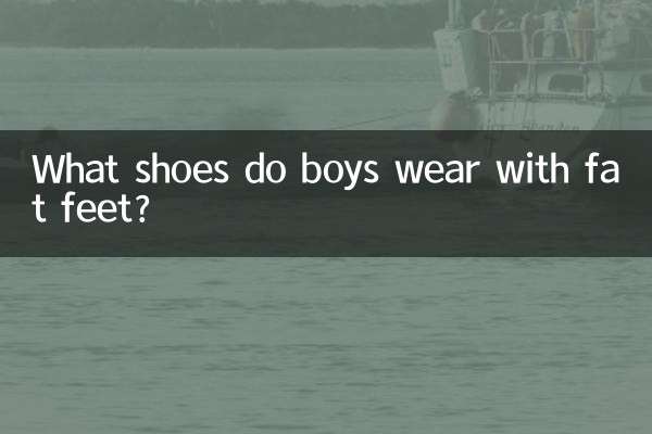 What shoes do boys wear with fat feet?