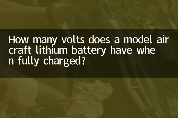 Quantos volts uma bateria de lítio de aeromodelo tem quando totalmente carregada?