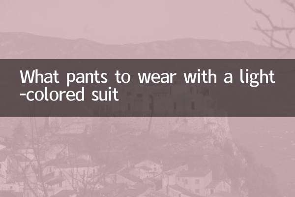 Che pantaloni indossare con un abito chiaro