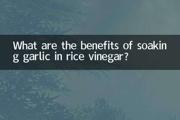 What are the benefits of soaking garlic in rice vinegar?