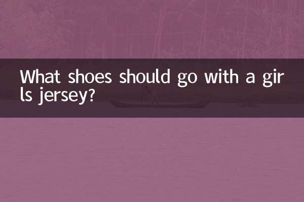 Que sapatos devem combinar com uma camisa feminina?