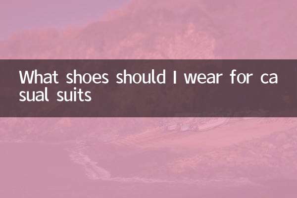¿Qué zapatos debo usar para trajes casuales?