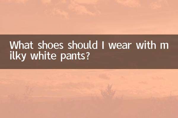 Welche Schuhe sollte ich mit milchigen weißen Hosen tragen?