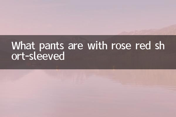 Quel pantalon est avec une courte manche rouge rose