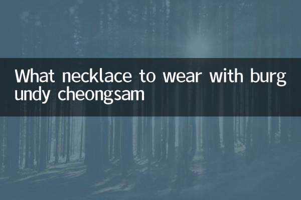 Quel collier porter avec un cheongsam bordeaux