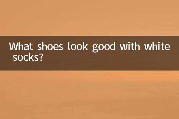 Que sapatos ficam bem com meias brancas?