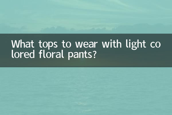 ¿Qué tops llevar con pantalones de flores de colores claros?