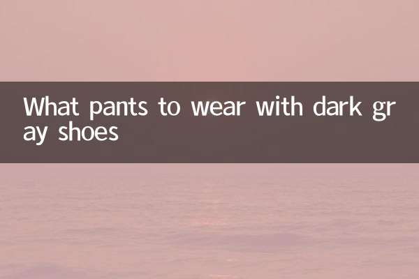 Quali pantaloni indossare con scarpe grigio scuro