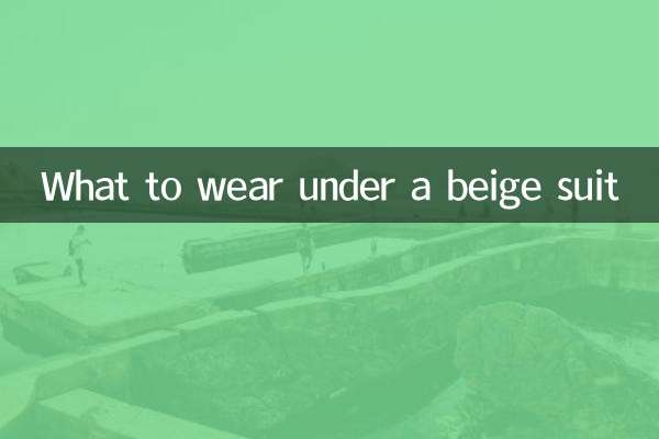 Qué llevar debajo de un traje beige