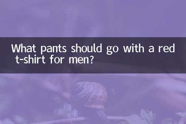 ¿Qué pantalones deben combinar con una camiseta roja para hombre?
