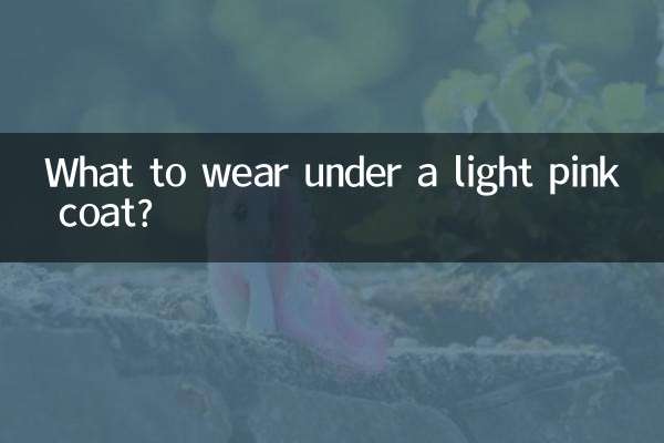 ¿Qué llevar debajo de un abrigo rosa claro?