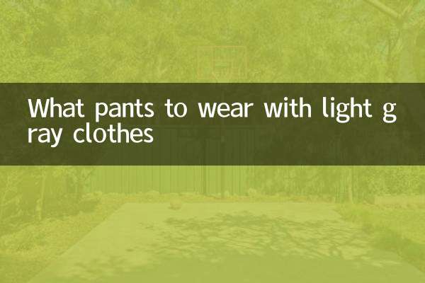 Que pantalones llevar con ropa gris claro.