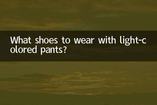 Que sapatos usar com calças claras?