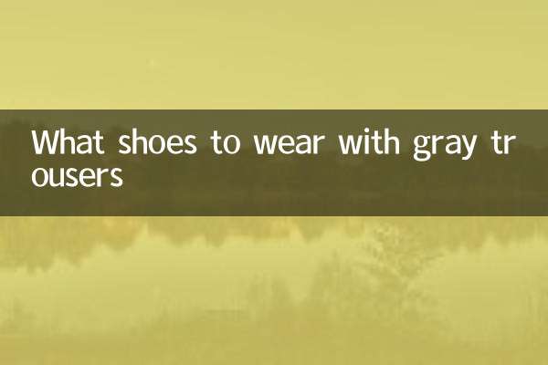 Que zapatos llevar con pantalones grises.