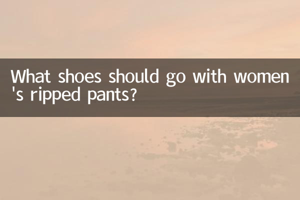 Que sapatos devem combinar com calças rasgadas femininas?