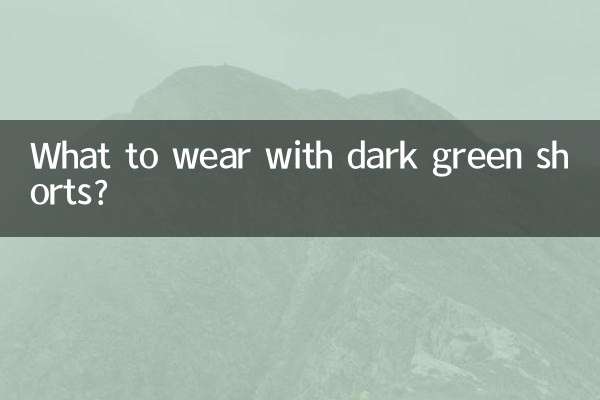गहरे हरे शॉर्ट्स के साथ क्या पहनें?